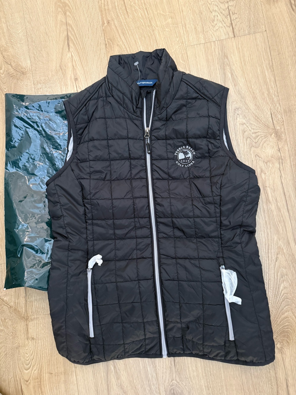 Pebble Beach Women's Rainier Black NWT
PrimaLoft Eco Puffer Vest Cutter & Buck